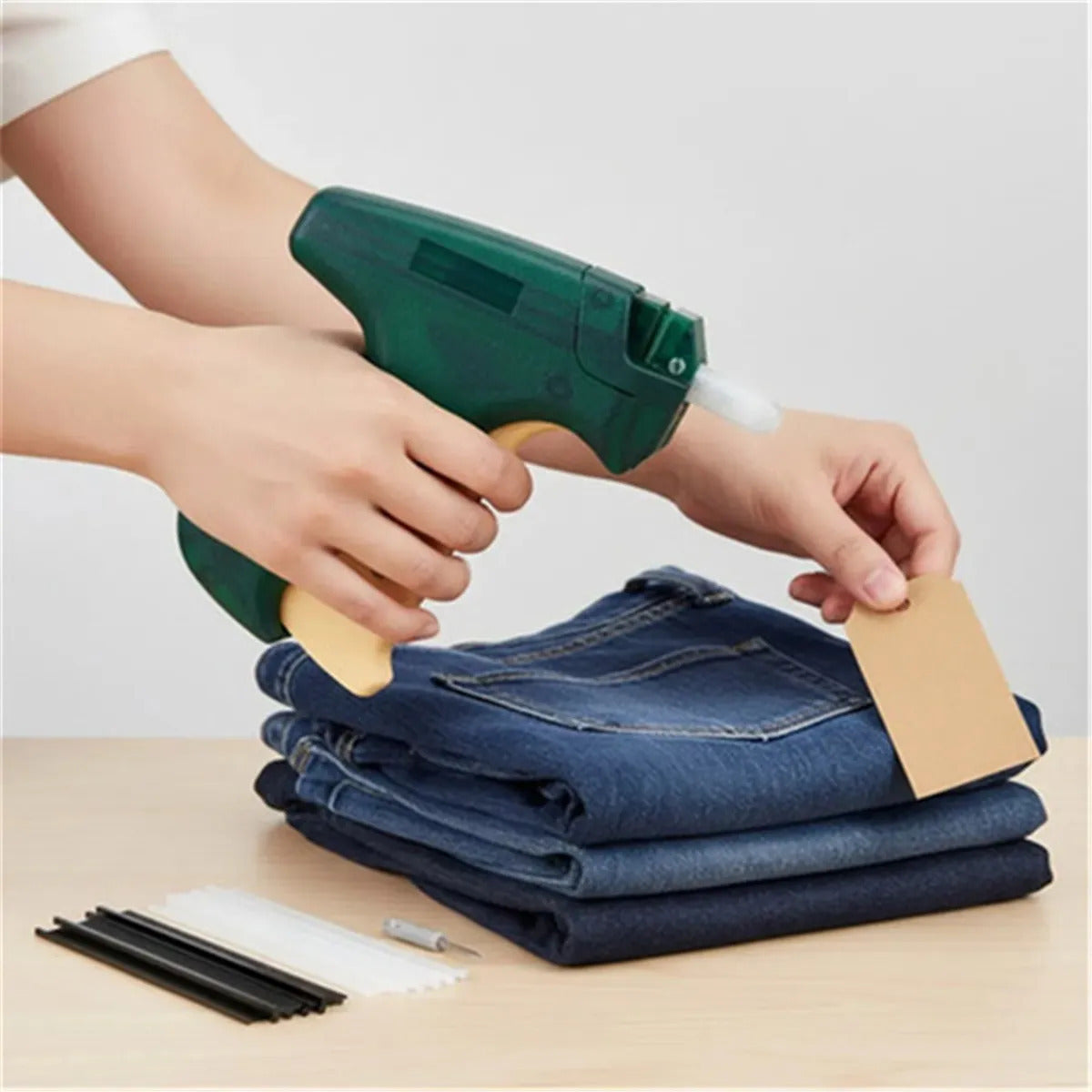 Mini Stitch Gun Tag Gun With Fastener For Clothing Repair